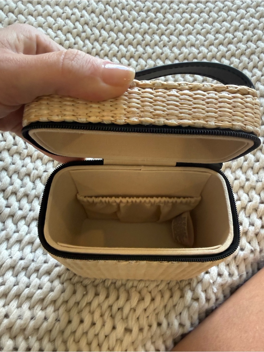 CHANEL Beauté Wicker Cosmetic Case in Natural and Black Trim - Picture 4 of 5